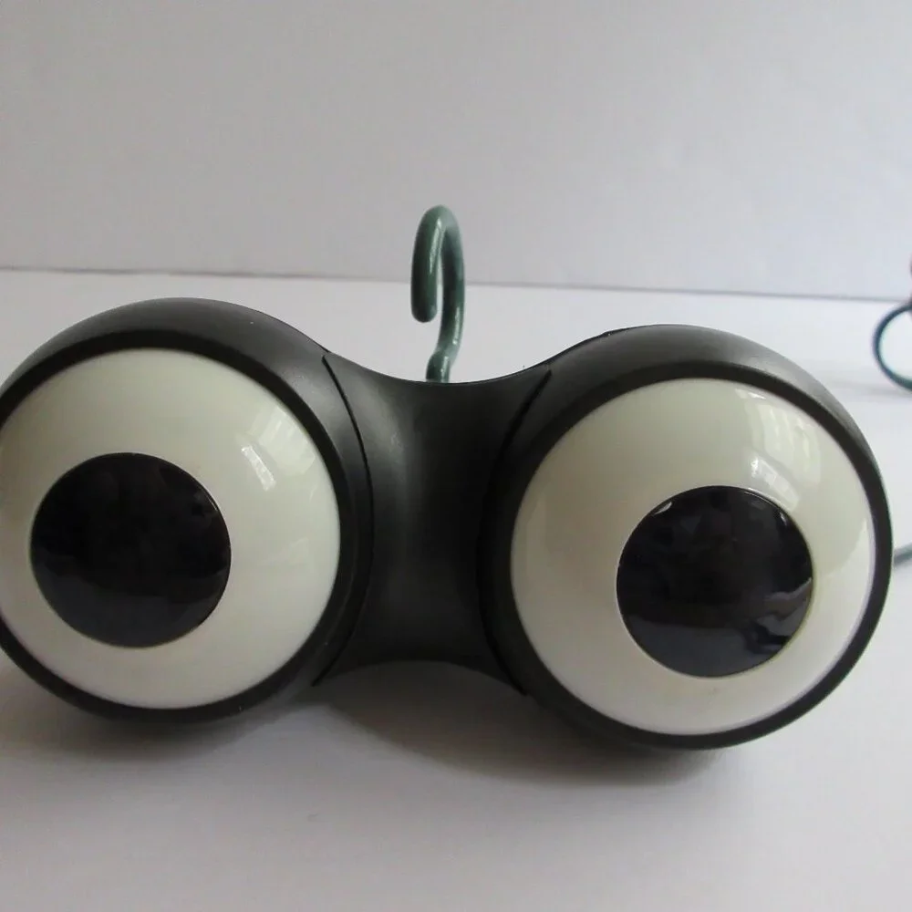 Peepers Light-Up Flashing Eyes Halloween Decoration Mystic Industries 6 Ft WORKS